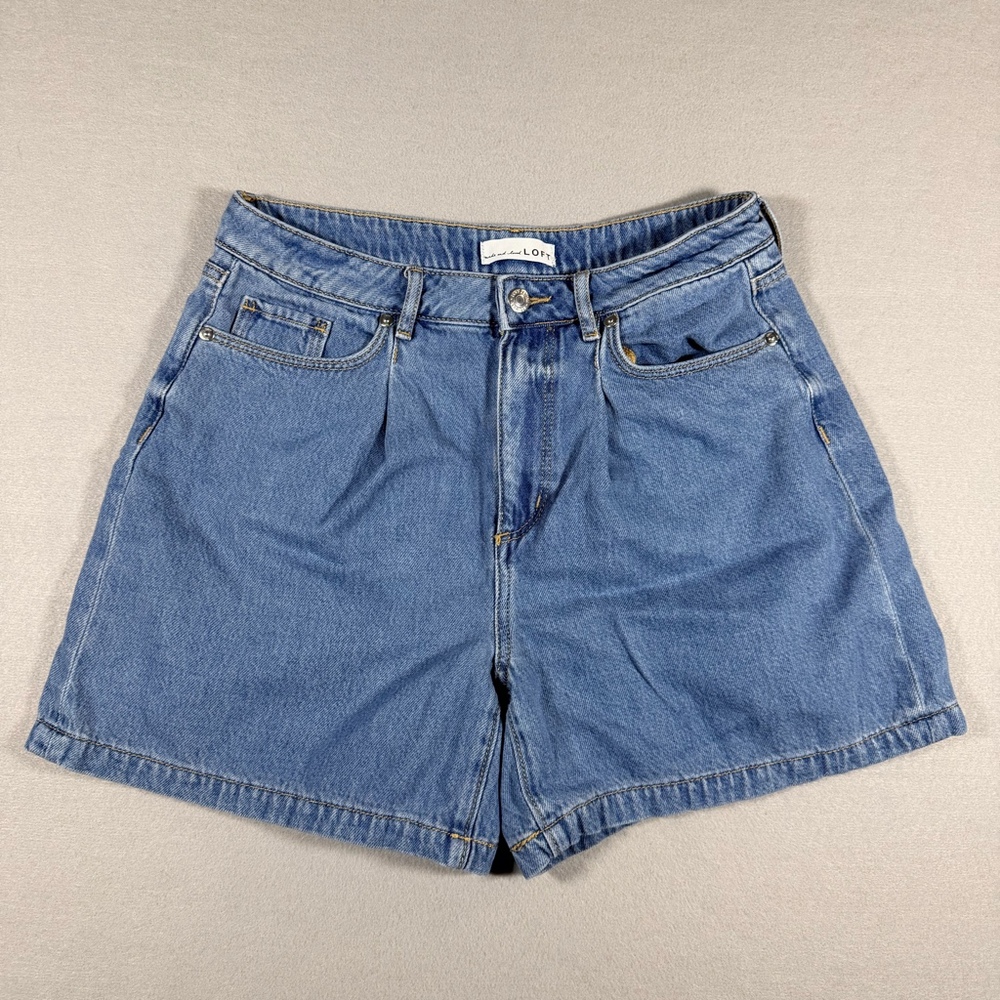 LOFT Womens Denim Shorts Size 28 6 Medium Wash High Rise Pleated Mom Shorts